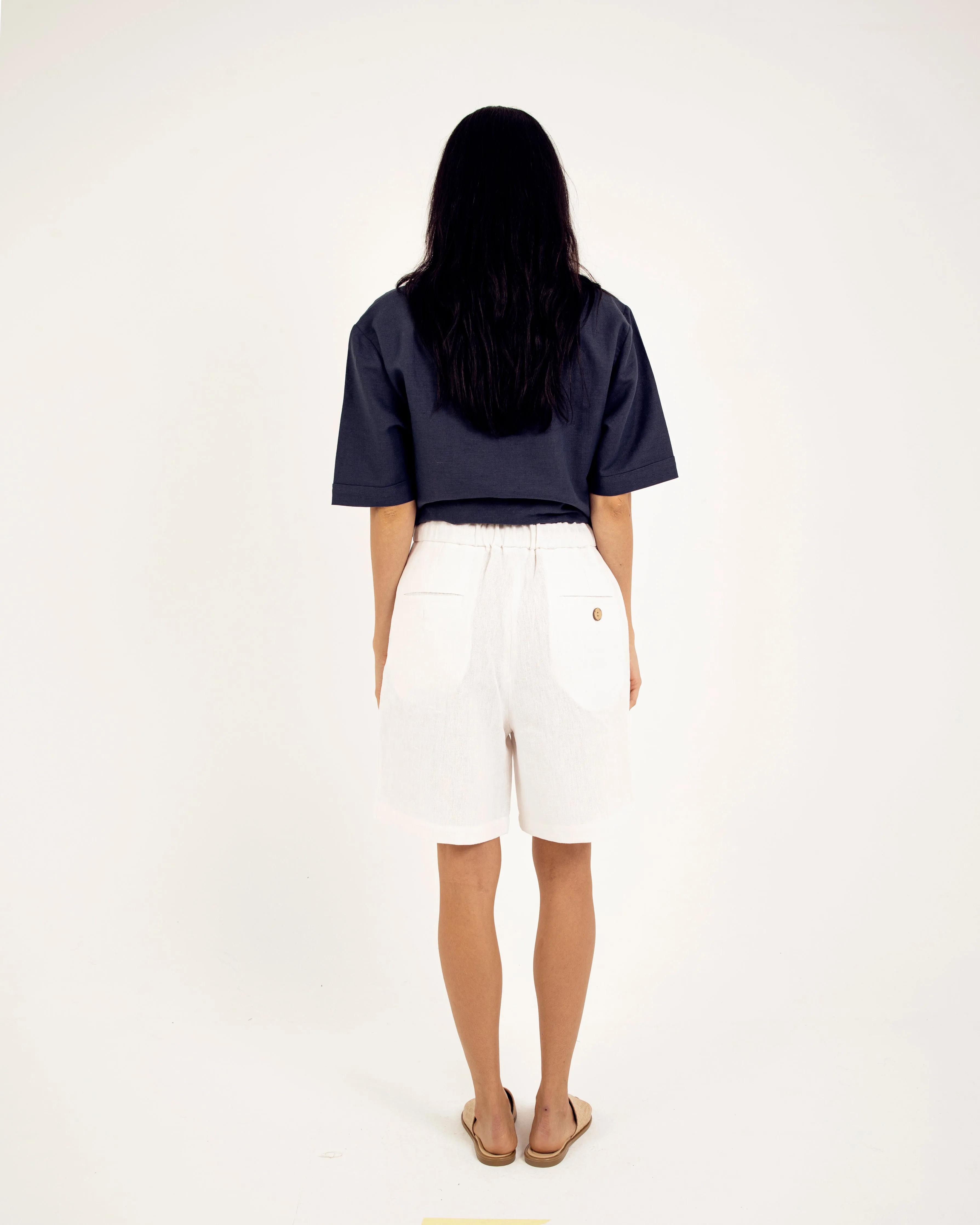 LOOSE-FIT LINEN SHORTS