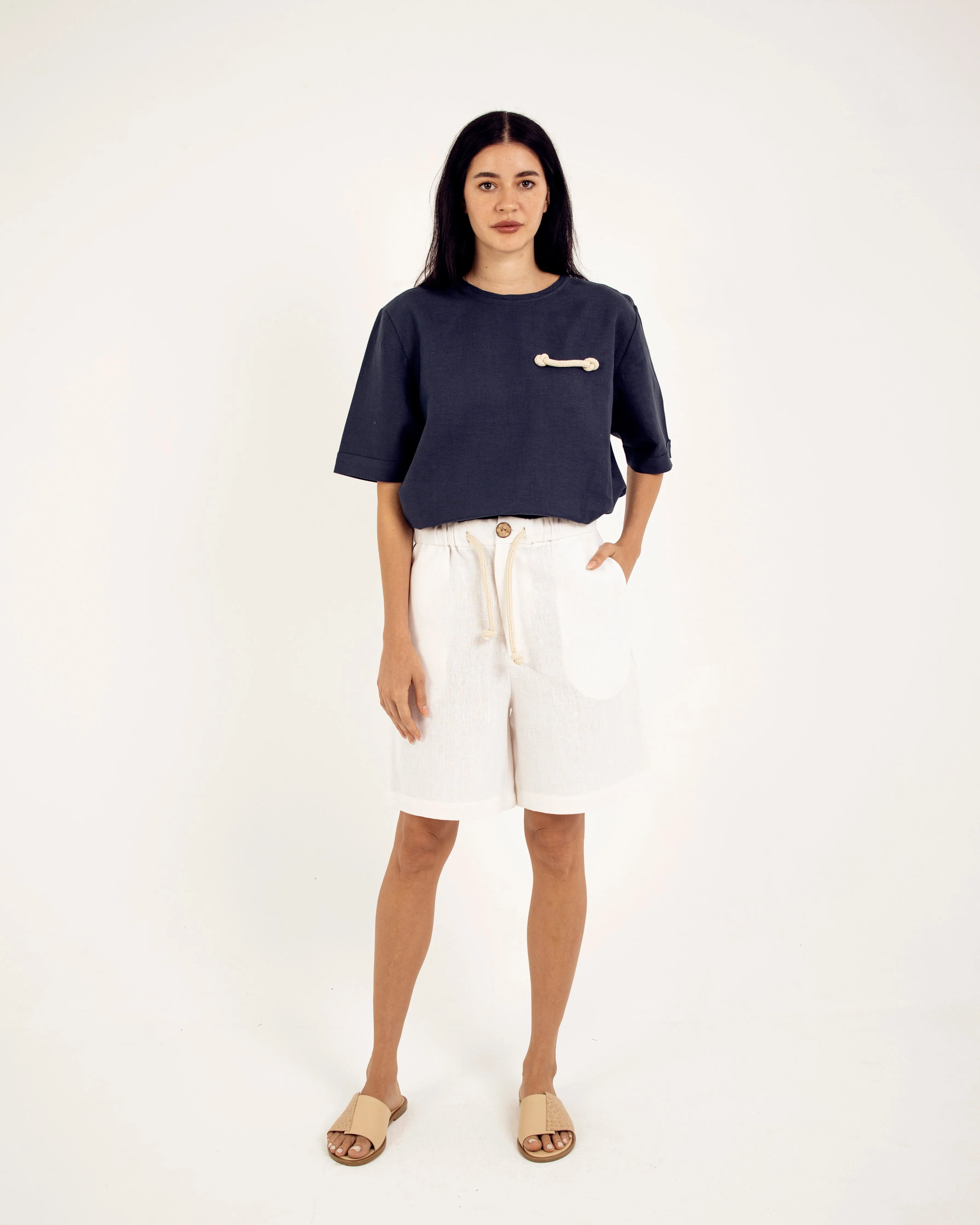 LOOSE-FIT LINEN SHORTS