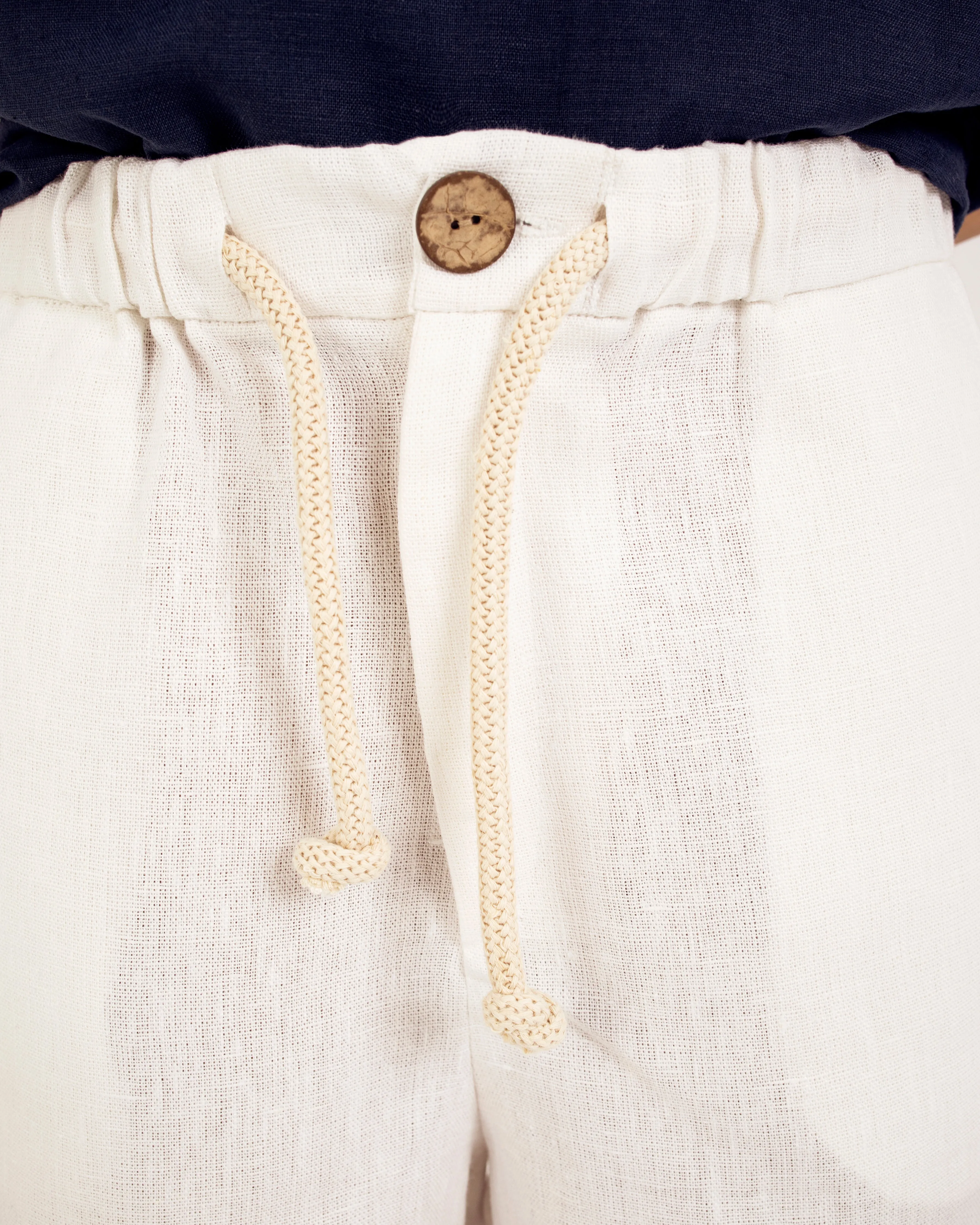 LOOSE-FIT LINEN SHORTS