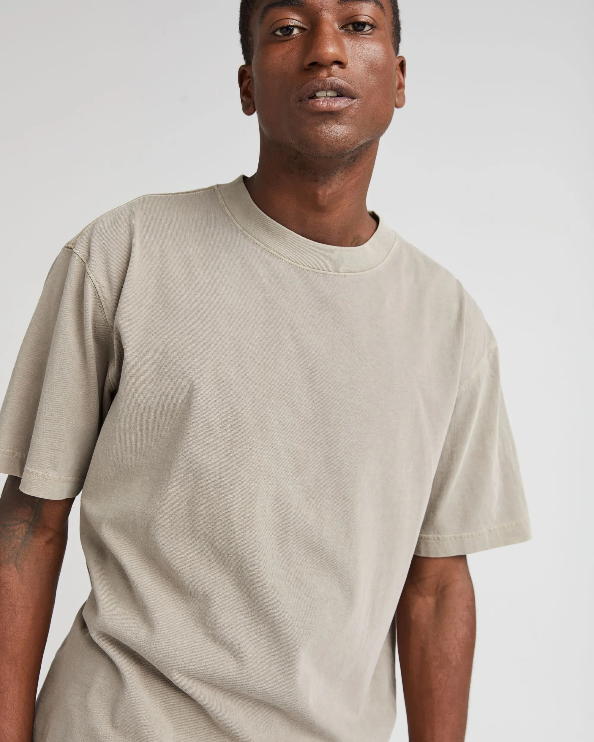 Men's Relaxed S/S Tee - Warm Grey