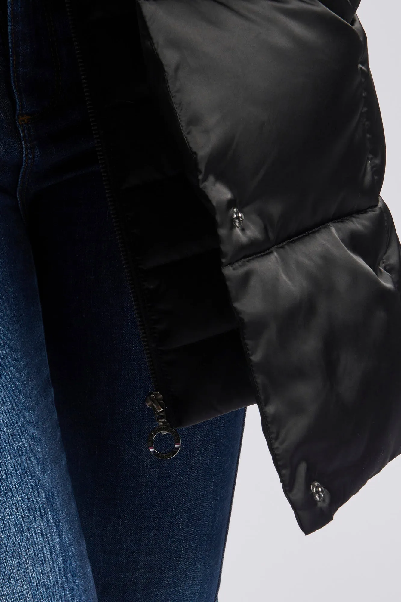 Womens Square Quilt Hooded Gilet in Black